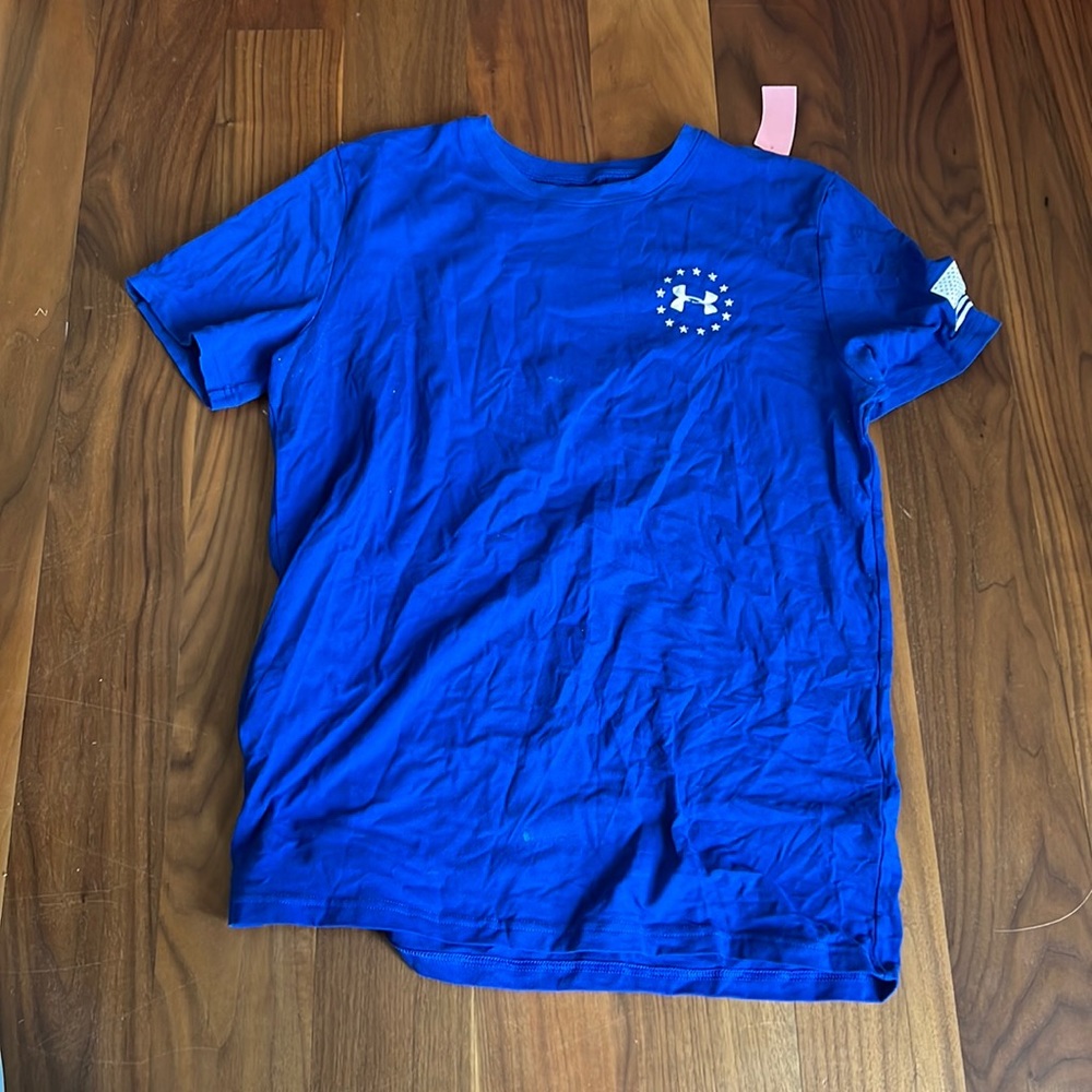 Under armour shirt Size Youth XL